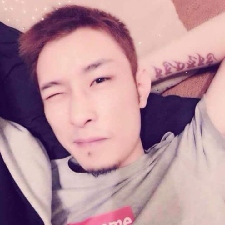 难得拥抱的第一张照片--太原相亲服务中心
