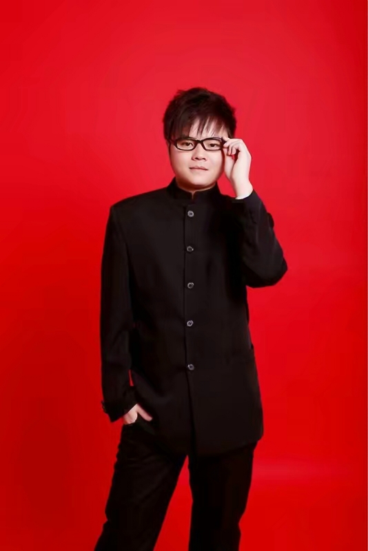 站在远处看童年的第一张照片--太原相亲服务中心
