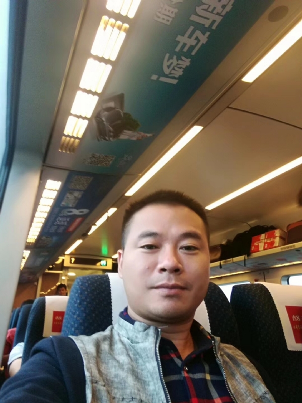 等爱的人的第一张照片--太原相亲服务中心