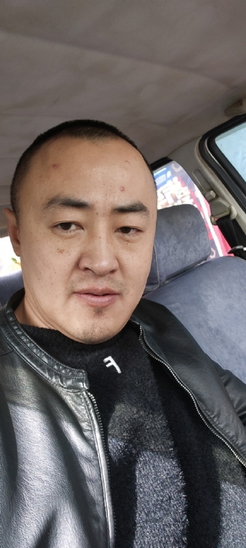 精神九哥的第一张照片--太原相亲服务中心