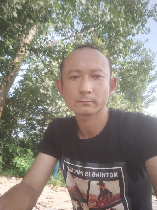 80大叔的第二张照片--太原相亲服务中心