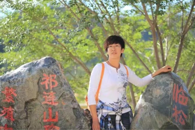 弱水河边青春草的第一张照片--太原相亲服务中心