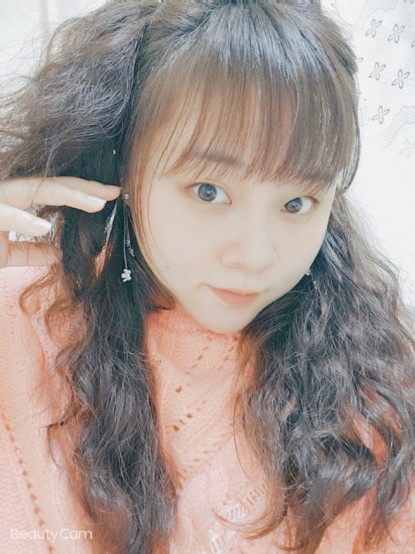 艾薇儿的第一张照片--太原相亲服务中心