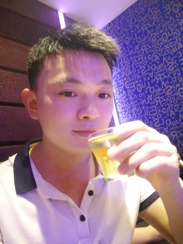 幸福的拥抱的第一张照片--太原相亲服务中心