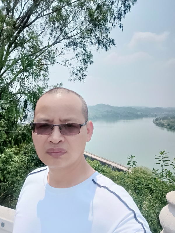 随缘随性的第一张照片--太原相亲服务中心