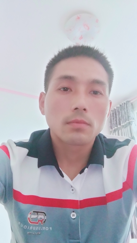 染红尘世的第二张照片--太原相亲服务中心
