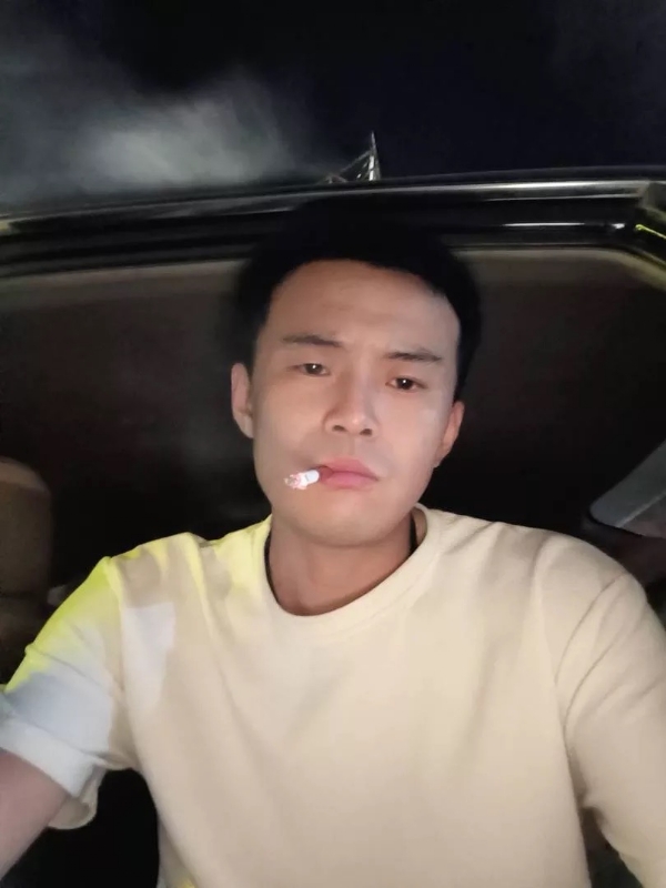 爱睡觉的土拨鼠的第一张照片--太原相亲服务中心