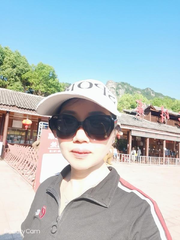 山百合的第一张照片--太原相亲服务中心