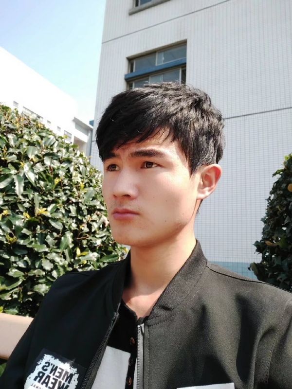 阳光男孩的第四张照片--太原相亲服务中心