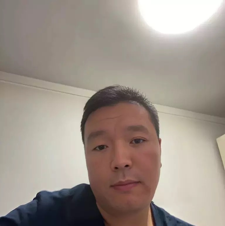 穿唐装的松鼠的第一张照片--太原相亲服务中心