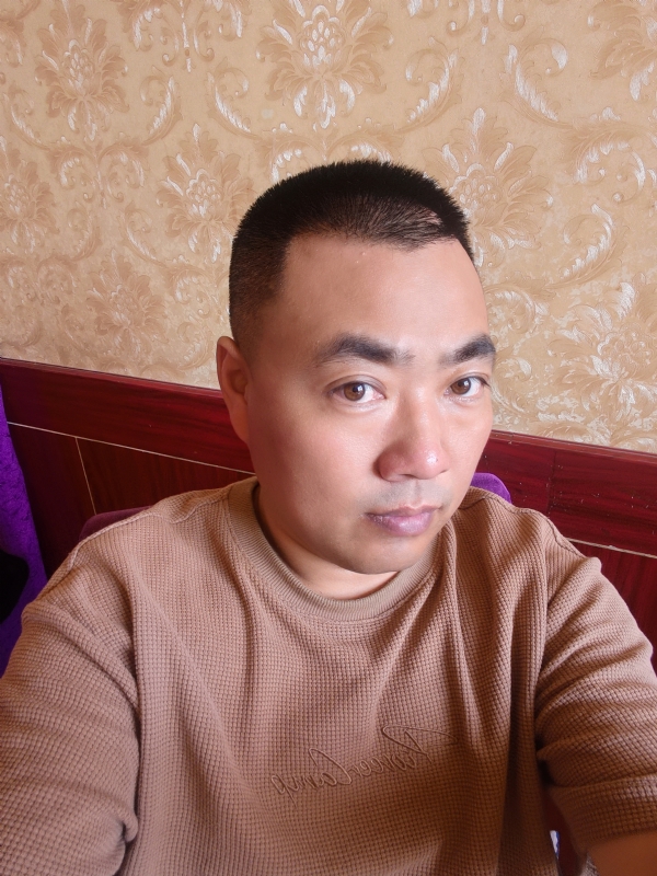 擦亮眼睛向前看的第一张照片--太原相亲服务中心