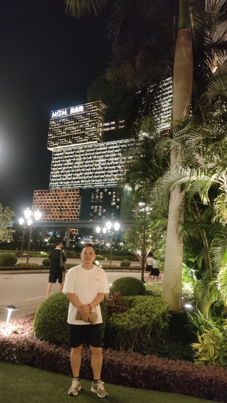 熟悉的身影的第一张照片--太原相亲服务中心