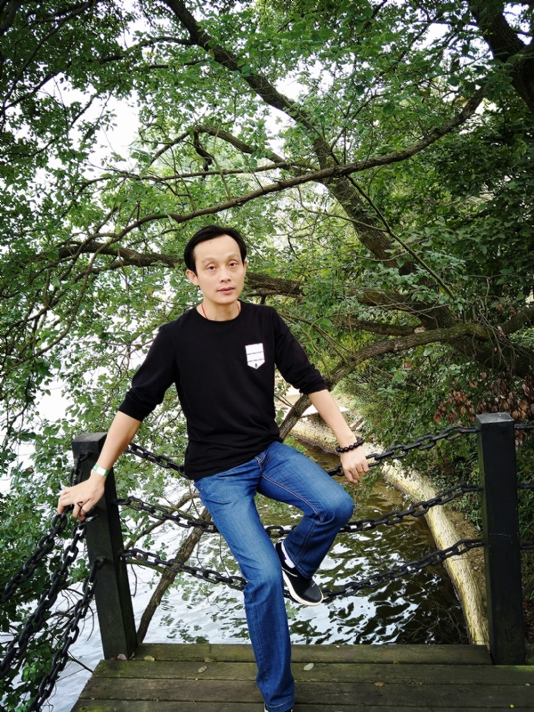 易进的第一张照片--太原相亲服务中心